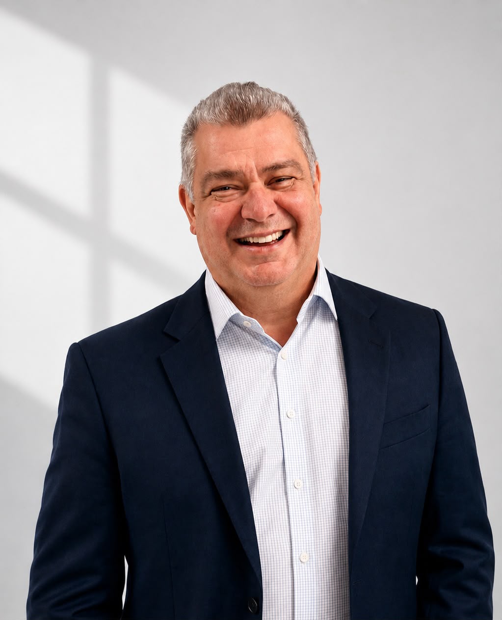 Alberto Maia, contador especializado em soluções contábeis na Opinião Contadores, oferecendo consultoria profissional.